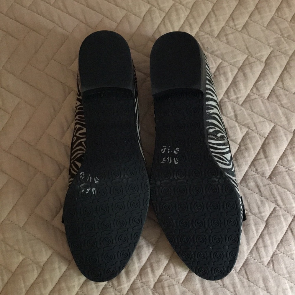 Adrienne Vittadini Zebra Print Women's Flats size 8.5 medium width - Picture 3 of 7